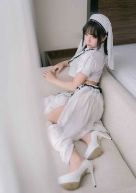 香港艾曼妞_国产剧最新电影在线观看